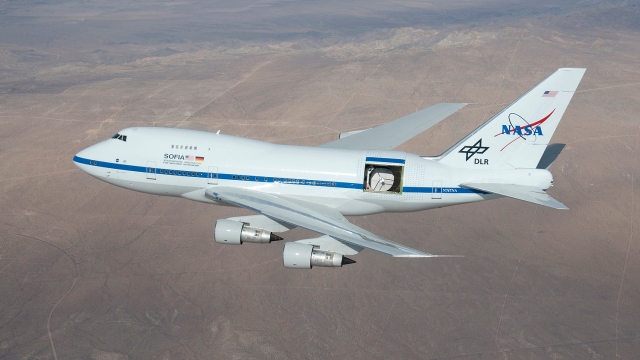 Imagen del Observatorio SOFIA, instalado en el interior de un avión Boeing 747SP, permitiendo la observación en longitudes de onda no accesibles desde el suelo. 
