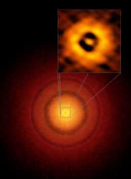 Imagen obtenida con ALMA del disco alrededor de la estrella TW Hydrae. Los anillos concéntricos son claramente visibles en la imagen. Credit: S. Andrews (Harvard-Smithsonian CfA), ALMA (ESO/NAOJ/NRAO) 